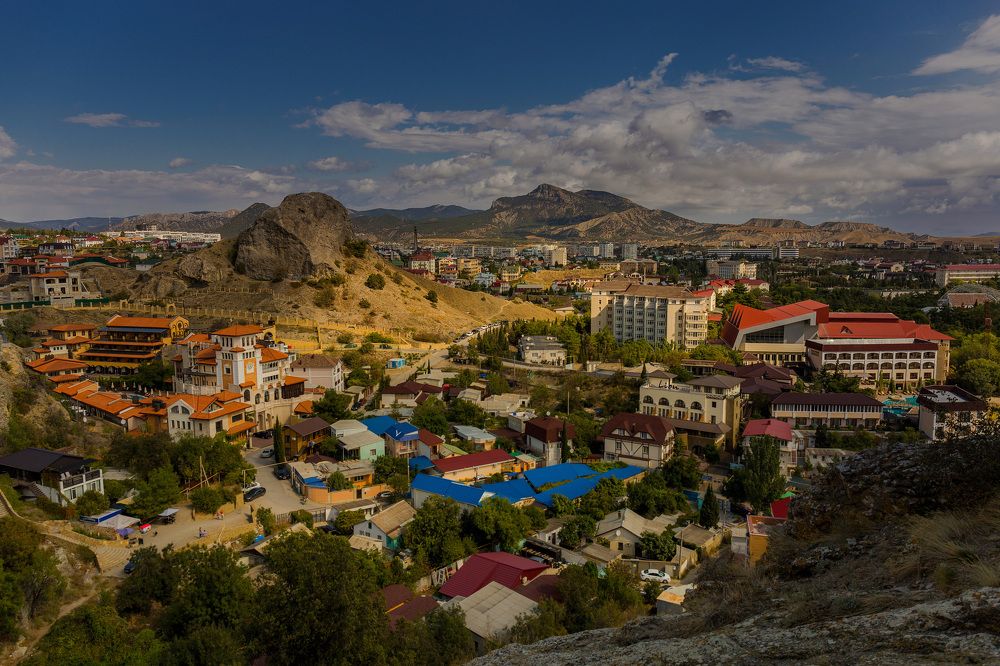 Город среди горных вершин