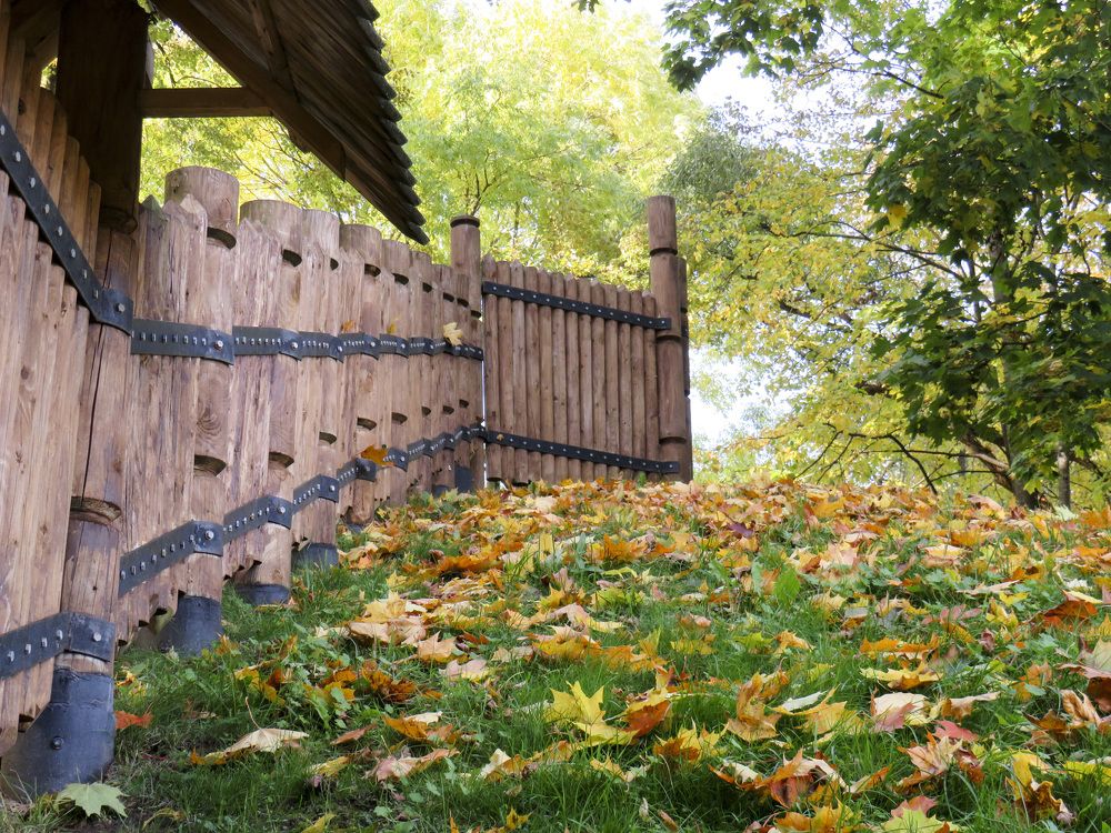 Wooden fence and fallen leaves in the city park