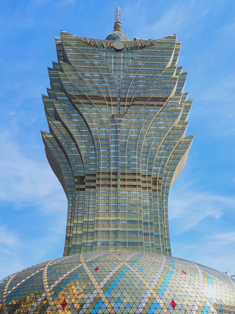 Lutos building design