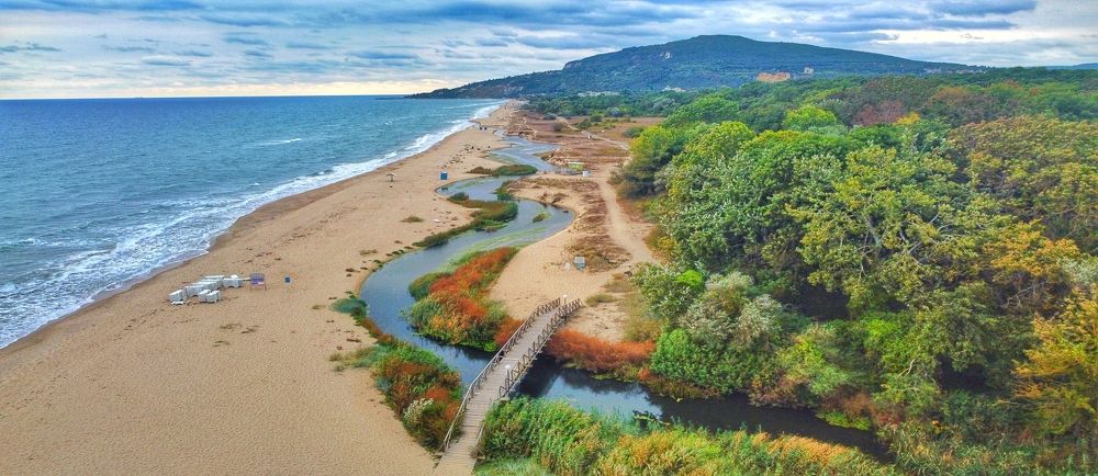 The river that flows into the sea