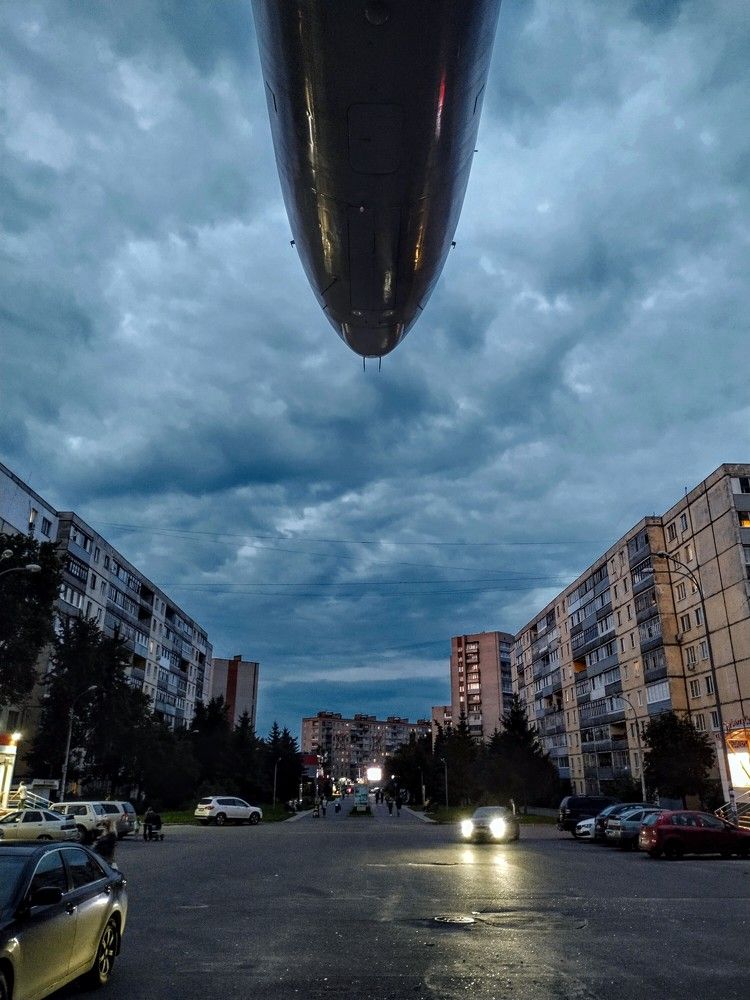 У самолёта.