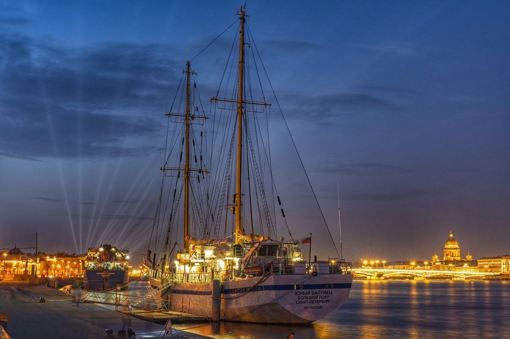 Санкт-Петербург.