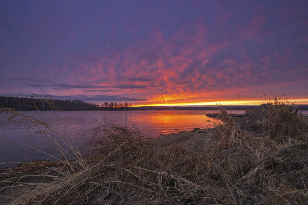 Октябрьский закат на Таватуе.
