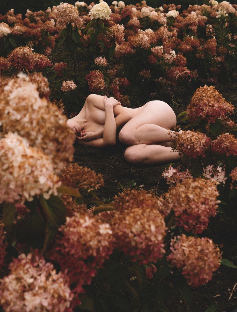 И Бог создал Женщину