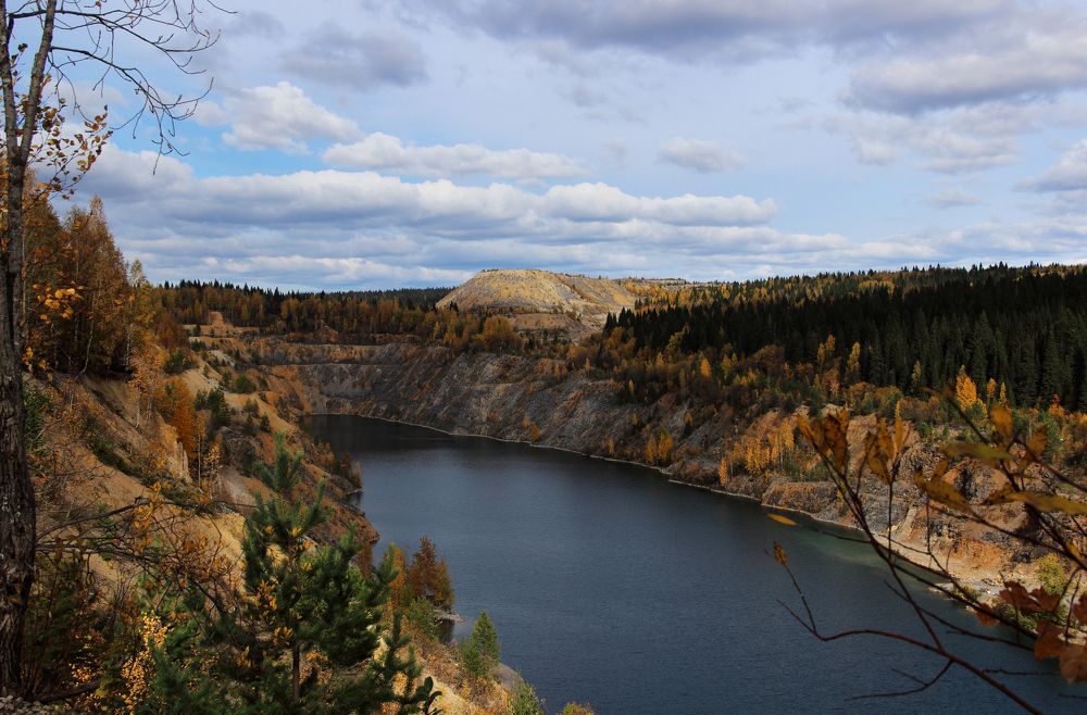 Голубое озеро