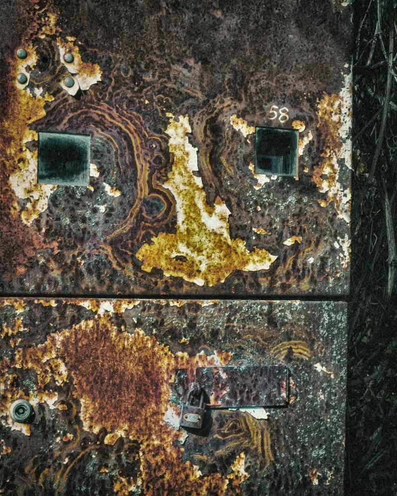 To take a look and fall silent forever