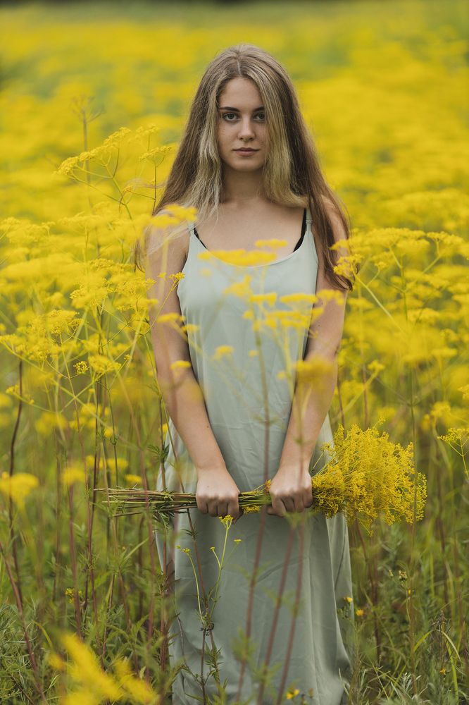 Ведьма желтых цветов.