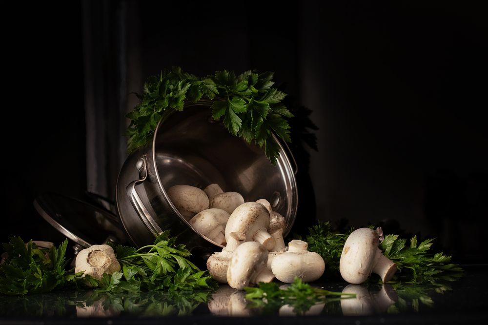 Натюрморт с шампиньонами