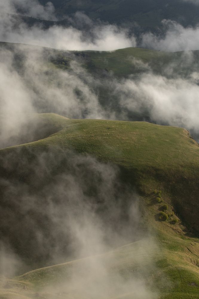 Вечерний туман под плато Бермамыт