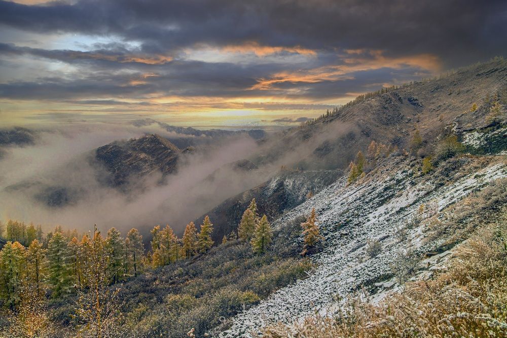 Туманный закат на перевале
