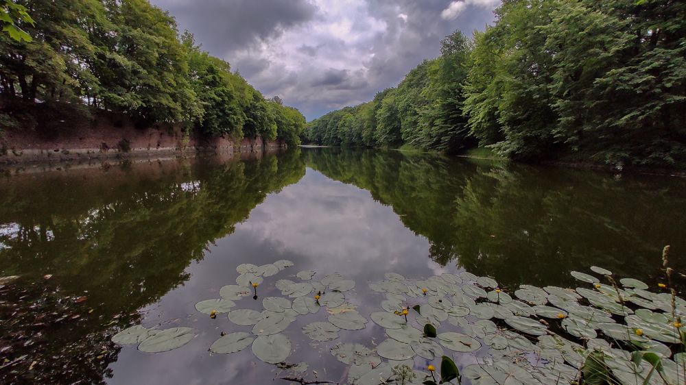 Зеркальное озеро