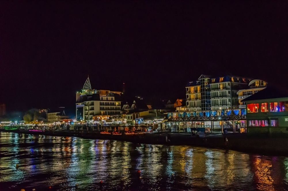 Ночная набережная. Лазаревское, Сочи.