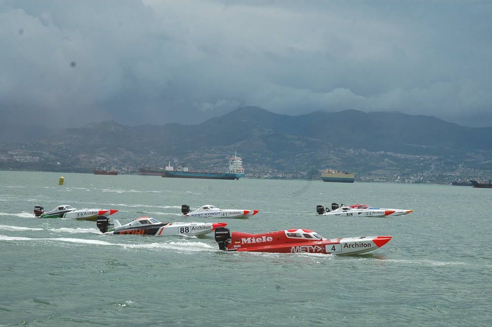 Photograph by Muzaffer Sütlüoğlu