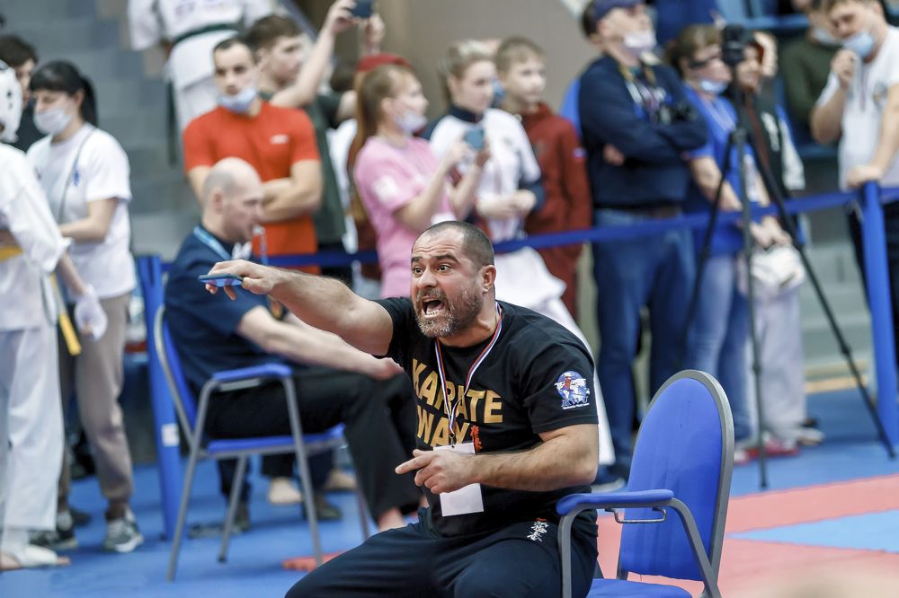 «Ногой бей!»