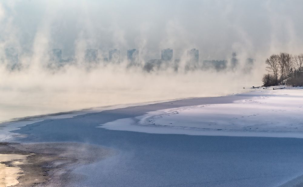 Морозный день на Енисее.