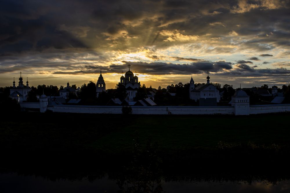 Закат в Суздале.