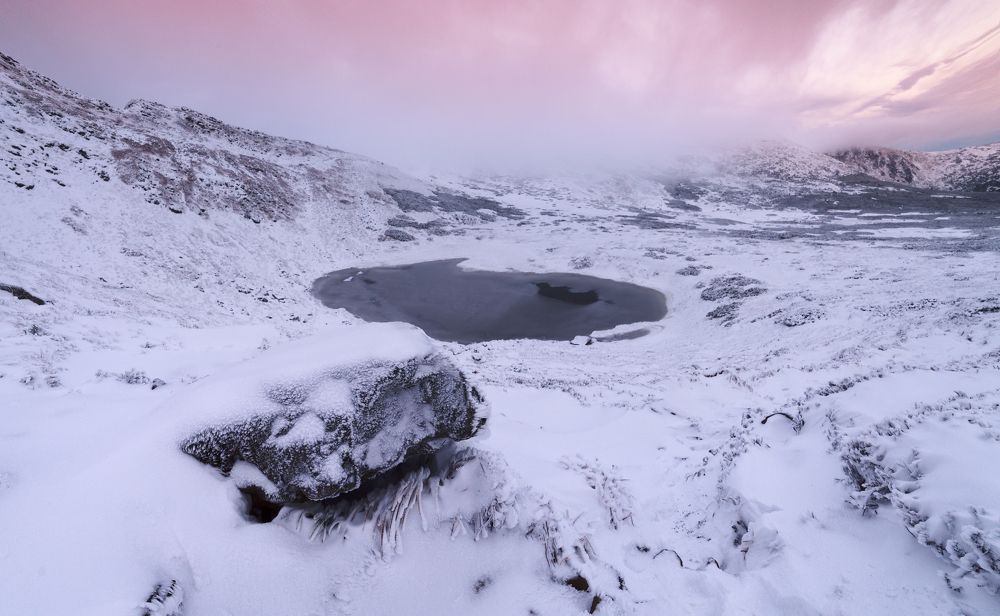В холодном безмолвии. Утро.