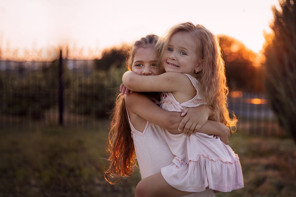 Две сестрёнки