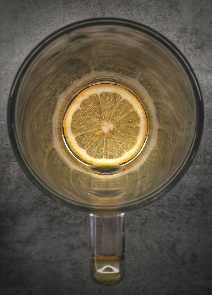 Головне в чаї - лимон. Але важливіша чашка.