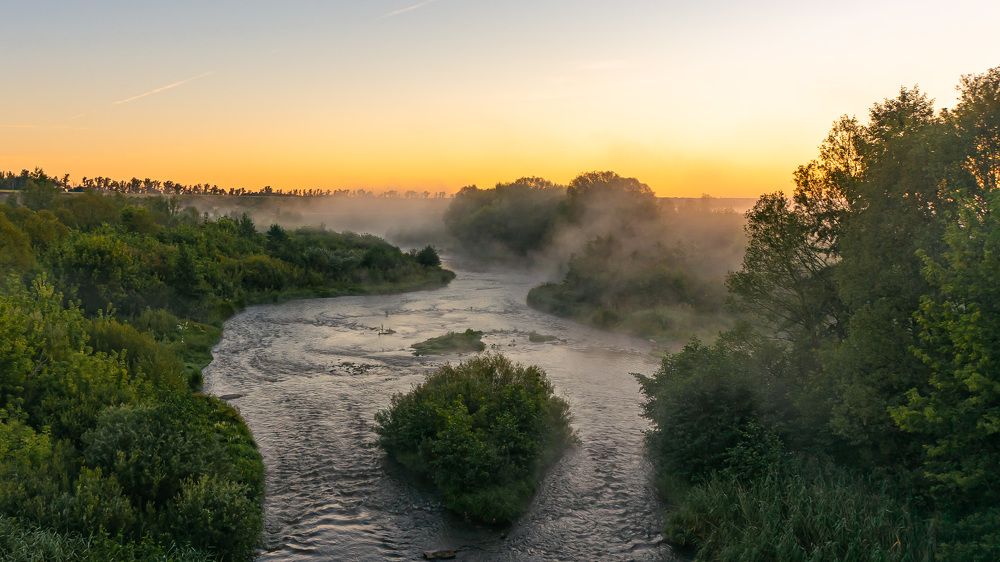 Рассвет на реке Кшень.