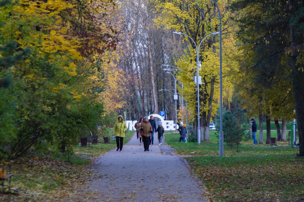 Любовь - она и осенью Любовь
