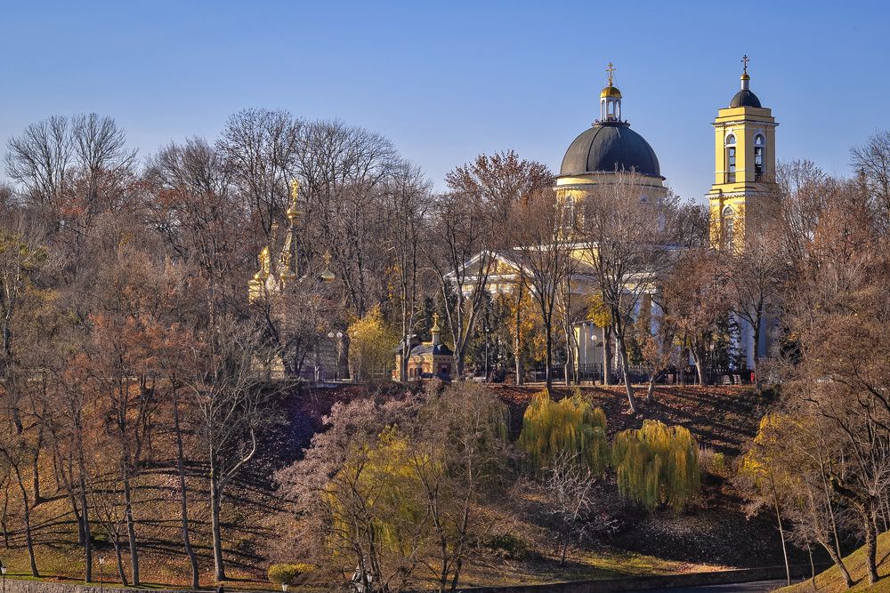 Собор Петра и Павла, часовня и усыпальница (Дворцово-парковый ансамбль Румянцевых-Паскевичей, г. Гомель, Беларусь)