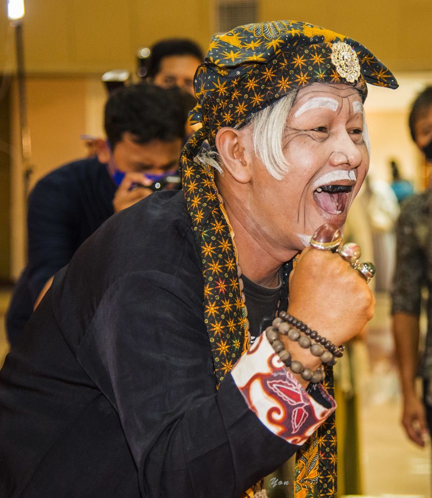 Dancing Sundanese culture