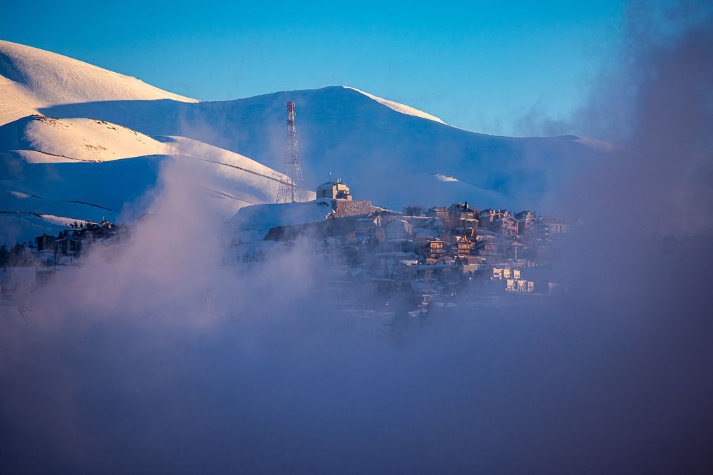 fog in winter mountains