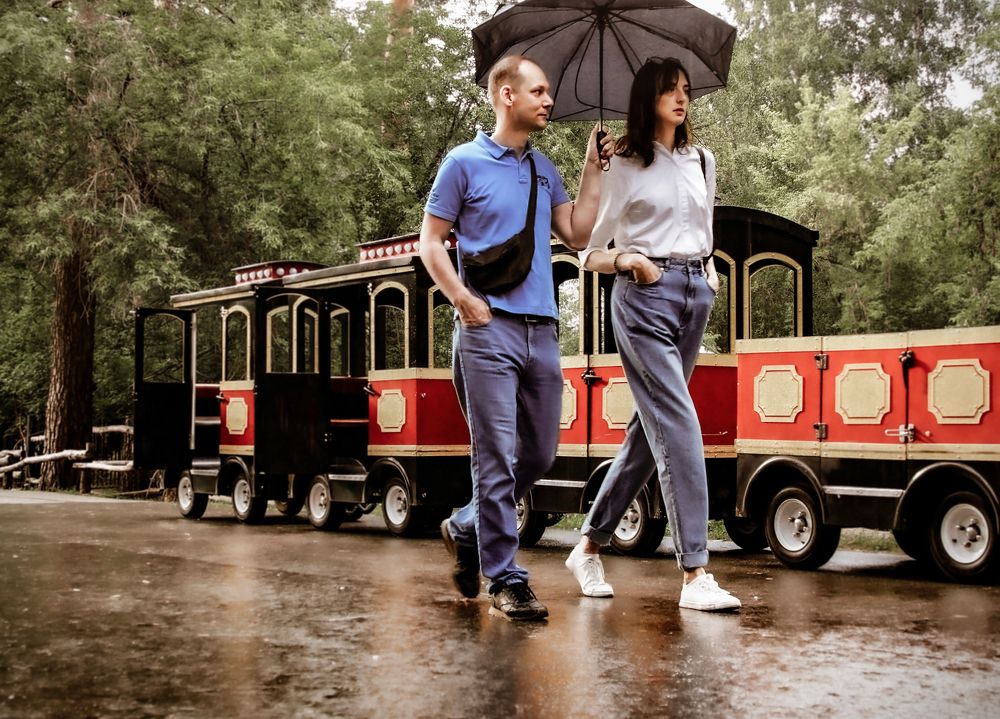 А сама-то величава, выступает, будто пава.