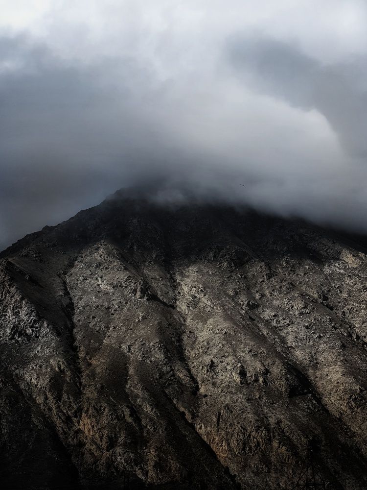 В облаках.Горы в деталях