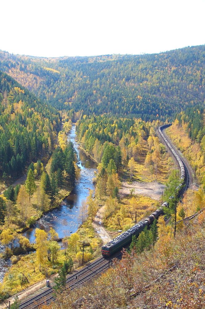 Транссиб на фоне Олхинского плоскогорья