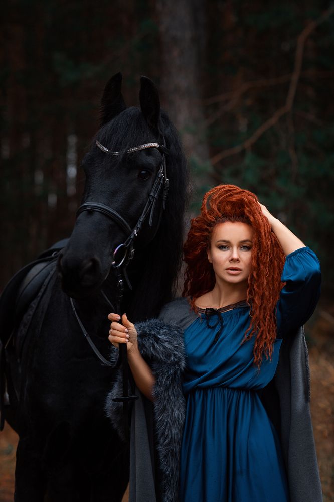 Рыжая с конём