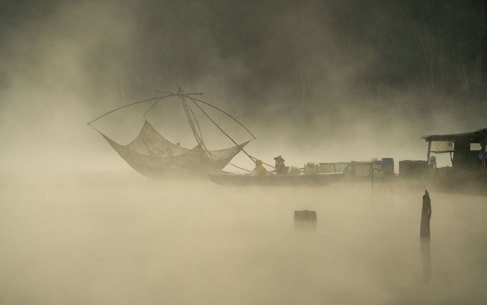 Ferrying on Tuyen Lam lake