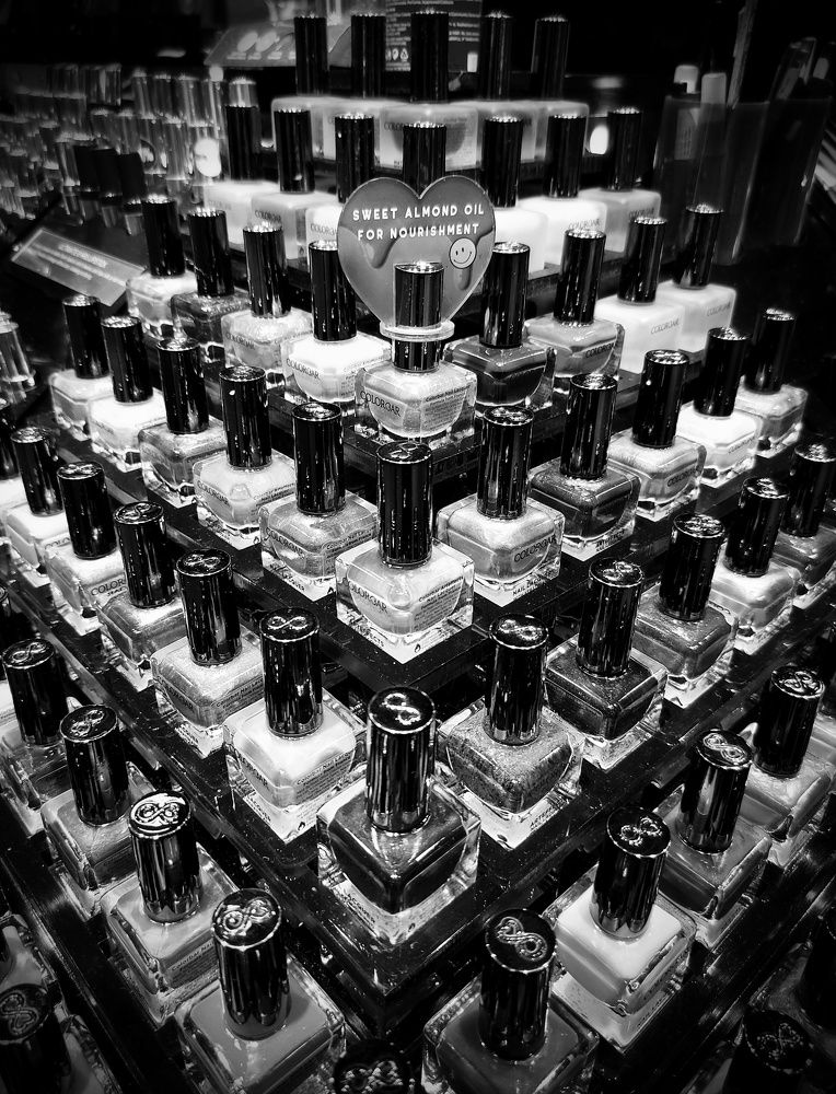 Nail paint Pyramid