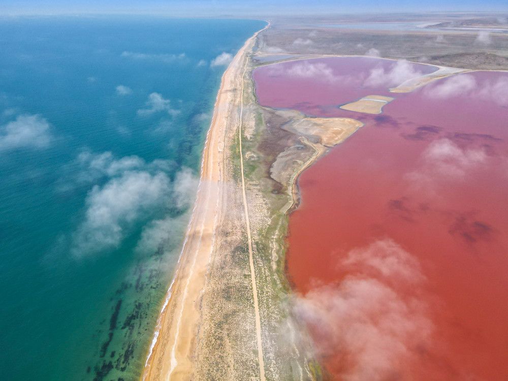 Разделяя два мира