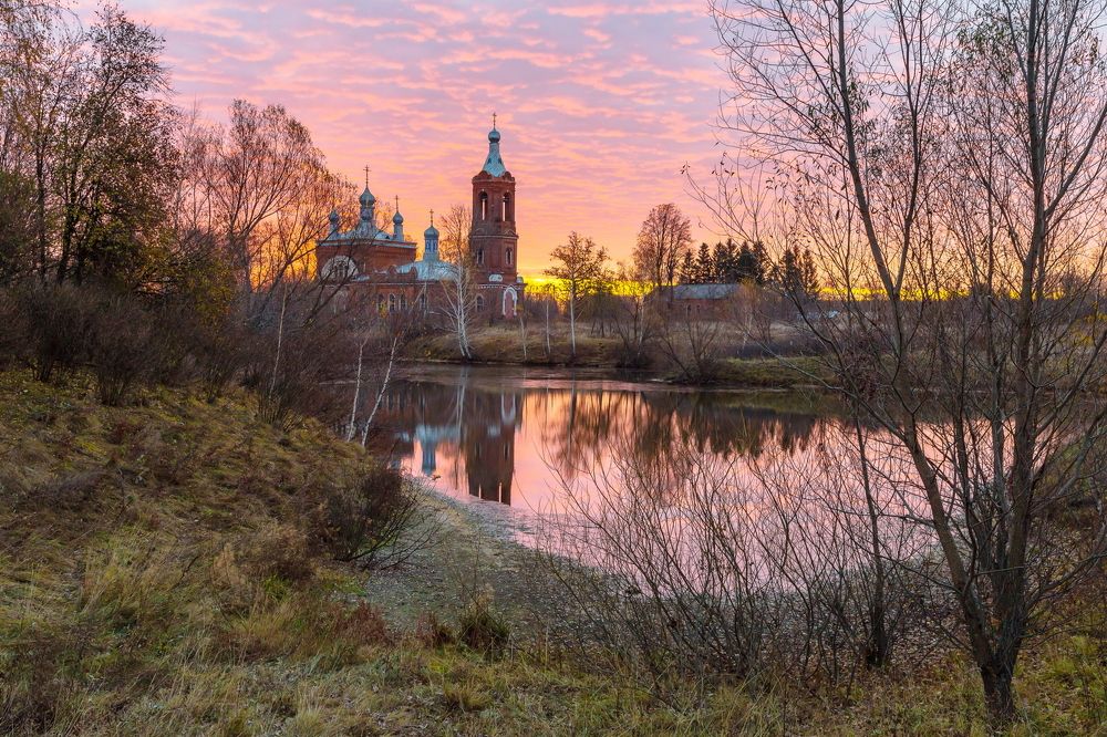 Алым светом озарить