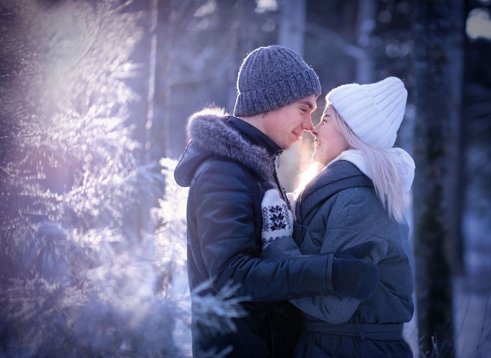 Зимний лес и поцелуй