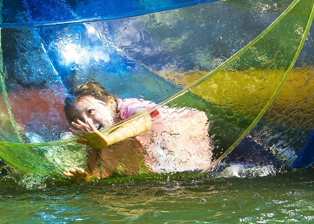 The girl in the balloon ( Девочка в шаре )