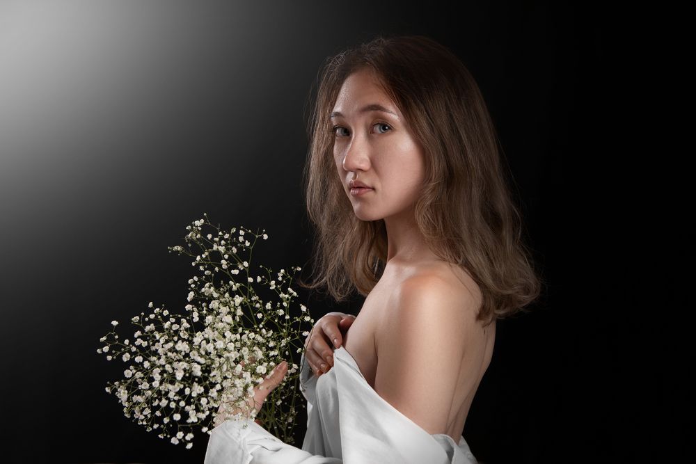 Девушка с цветами