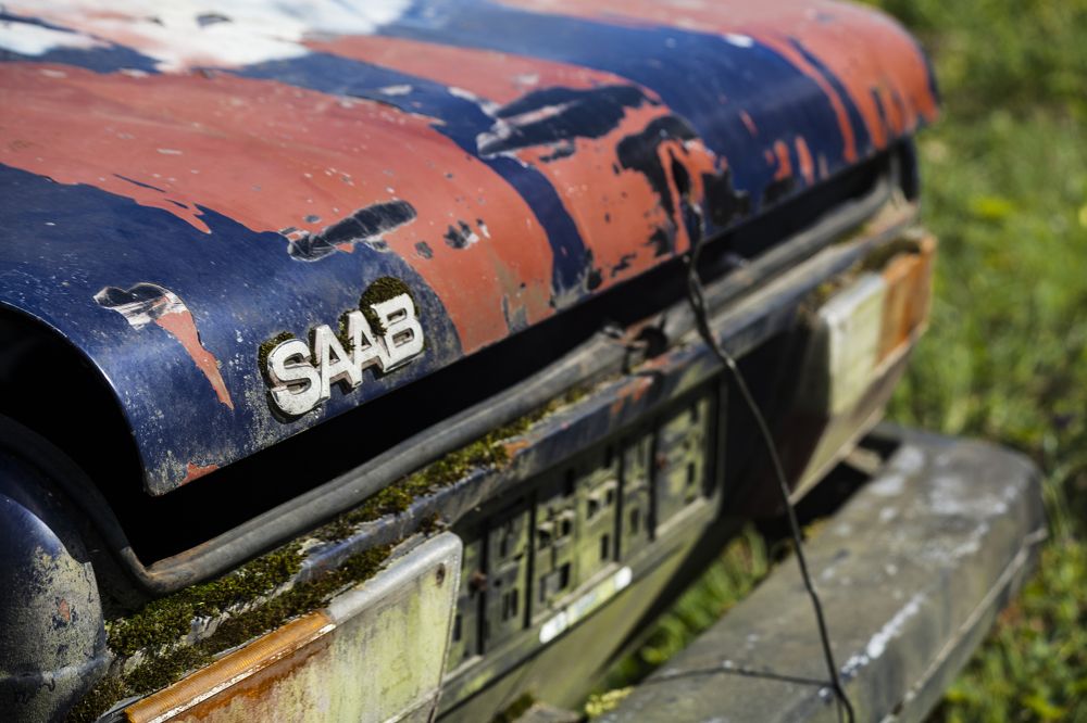 Ветхий SAAB.