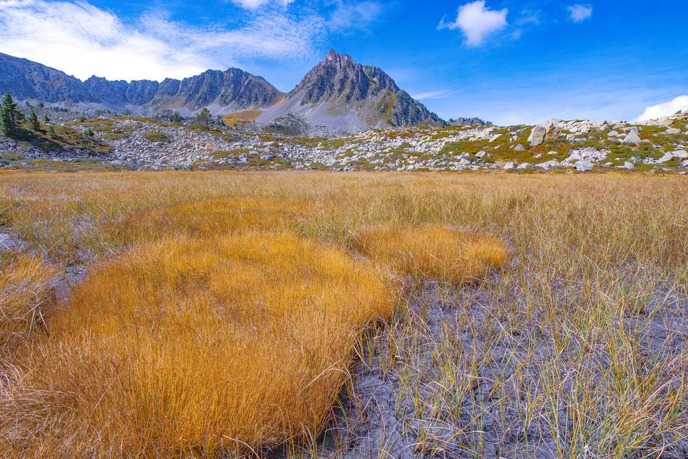 Pyrénées : Jonquères Lake in Autumn.