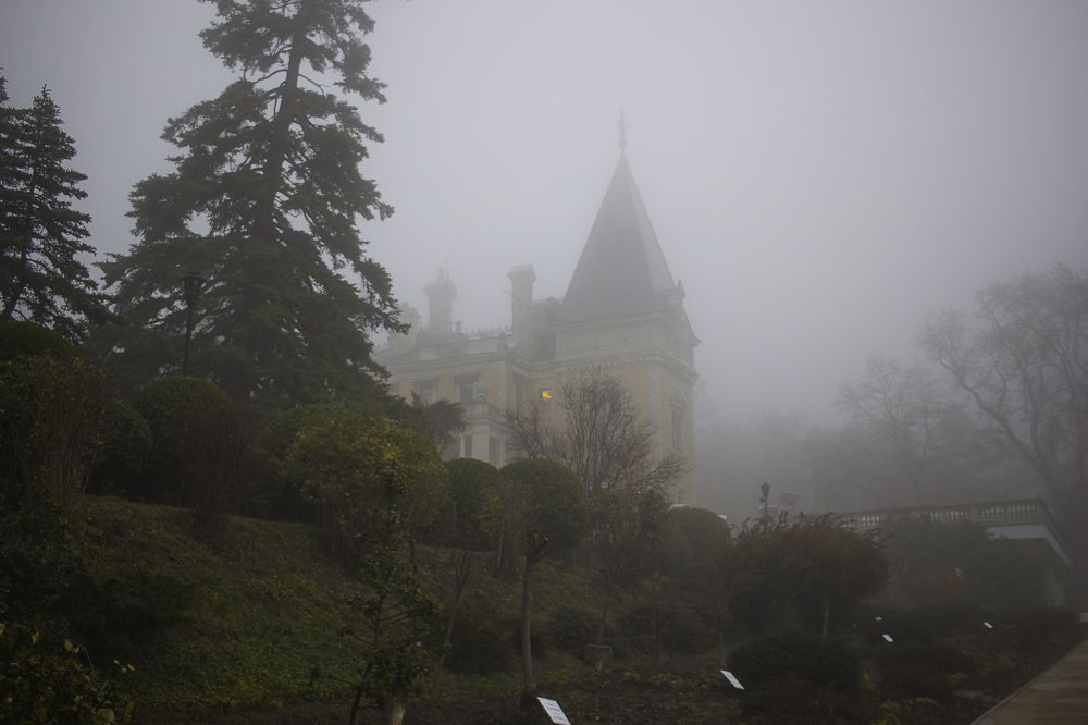 Массандровский дворец в тумане