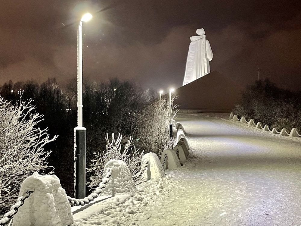 По дороге к памятнику «Алёши»