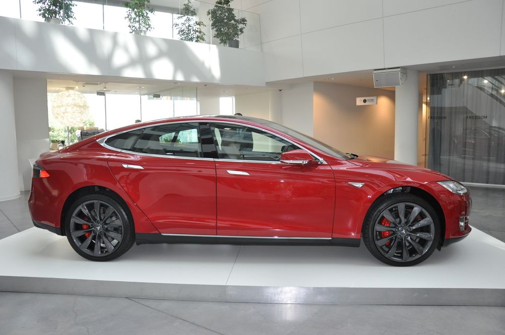 Электромобиль на выставке