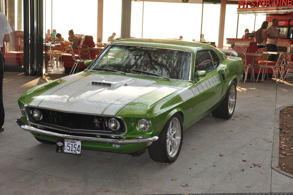 Зелёное авто