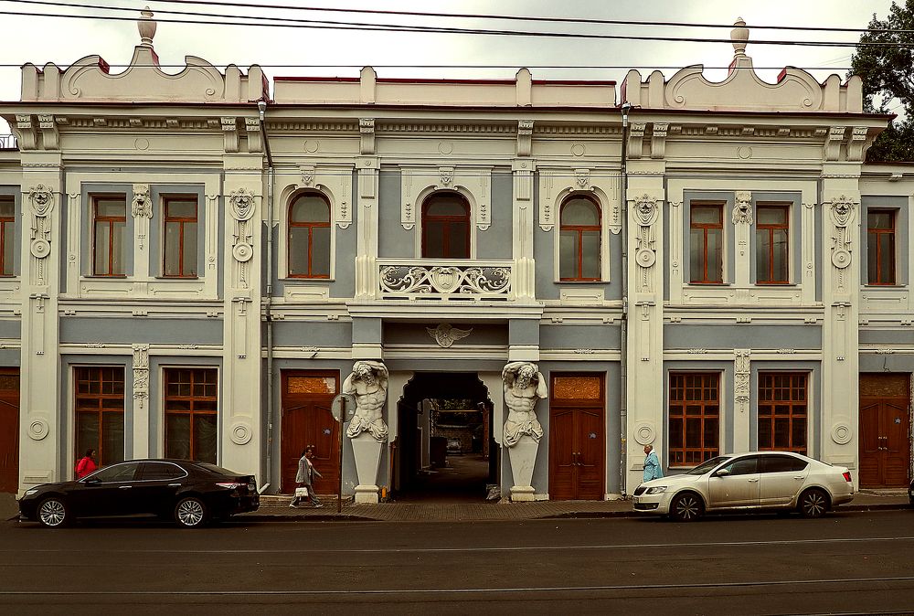 «Дом с атлантами»