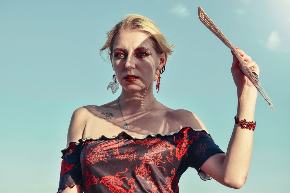 Девушка дракона