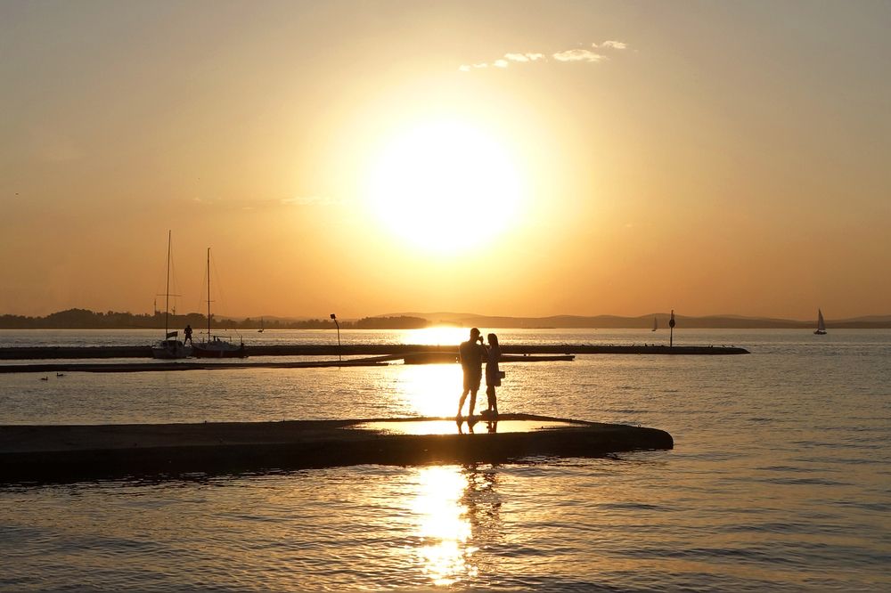 В СОЛНЕЧНЫХ ЛУЧАХ…