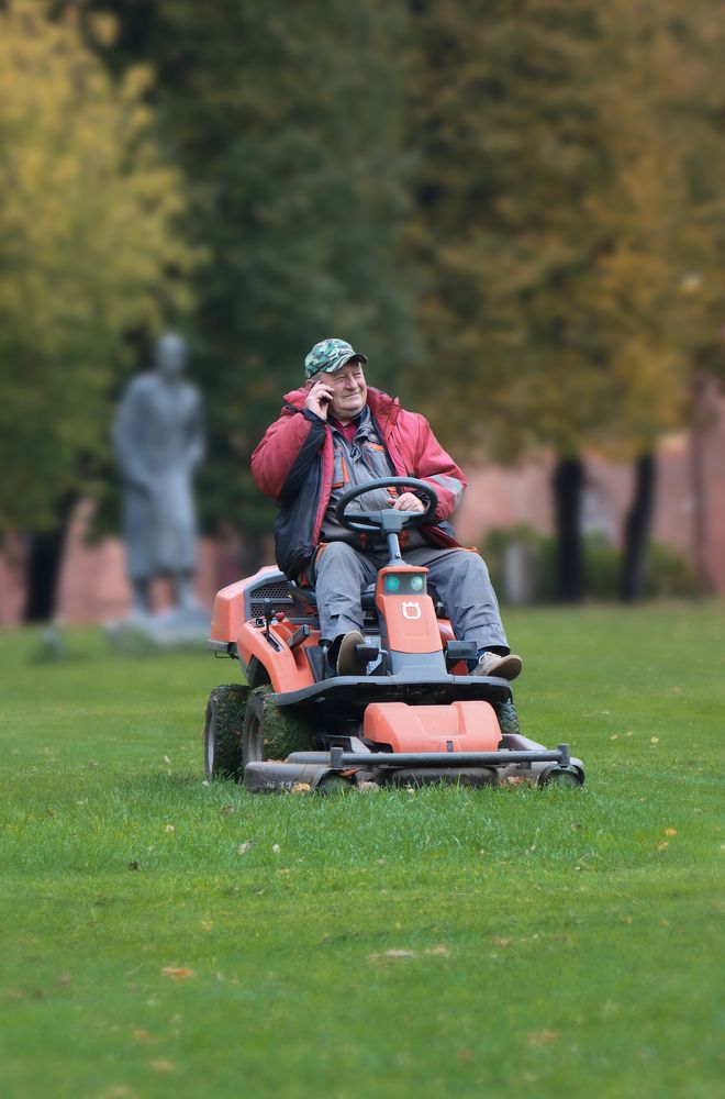 Калининградский газонокосильщик.