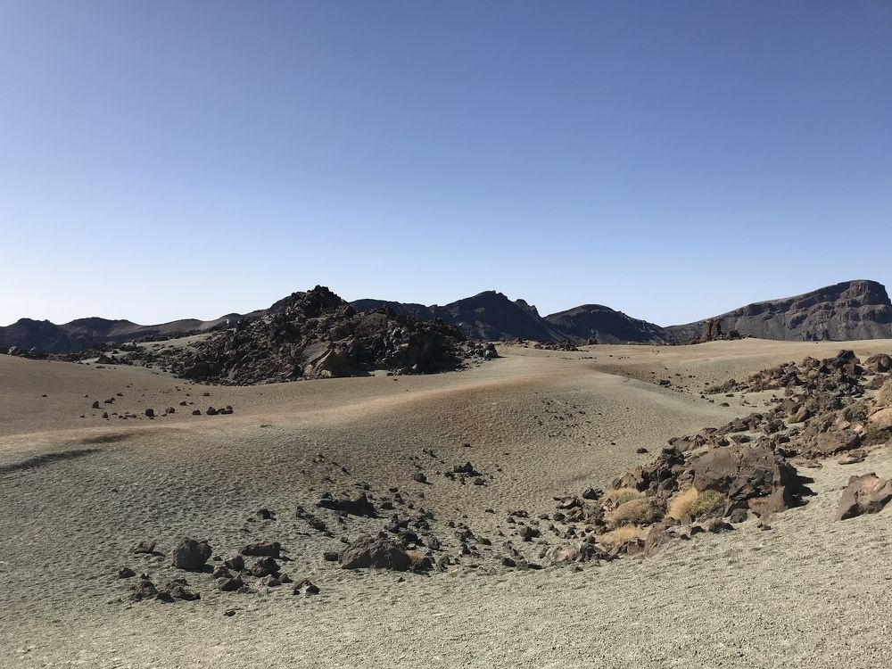 Национальный парк Тейде. Долина Минас-де-Сан-Хосе, многотонные вулканические отвалы, которые напоминают лунный пейзаж.